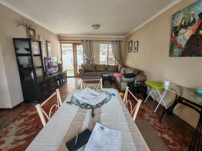 Modern 2-Bedroom Unit in a Well-Maintained Complex - Photo 10