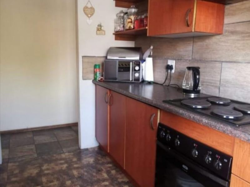 Modern 2-Bedroom Unit in a Well-Maintained Complex - Photo 7