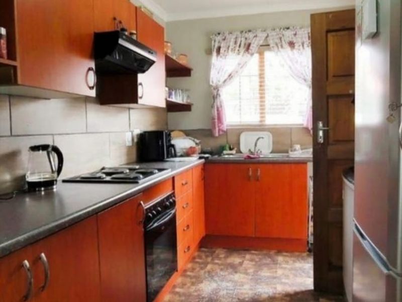 Modern 2-Bedroom Unit in a Well-Maintained Complex - Photo 6