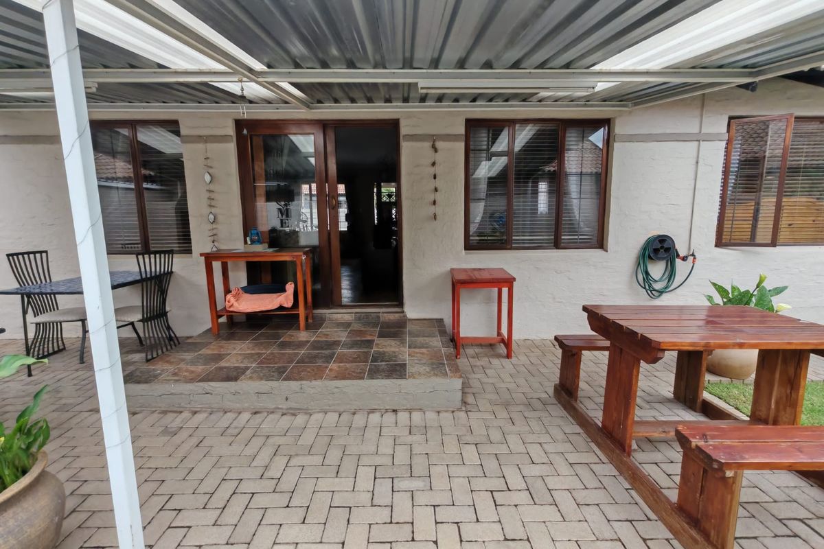 Modern 2-Bedroom Unit in a Well-Maintained Complex - Photo 4