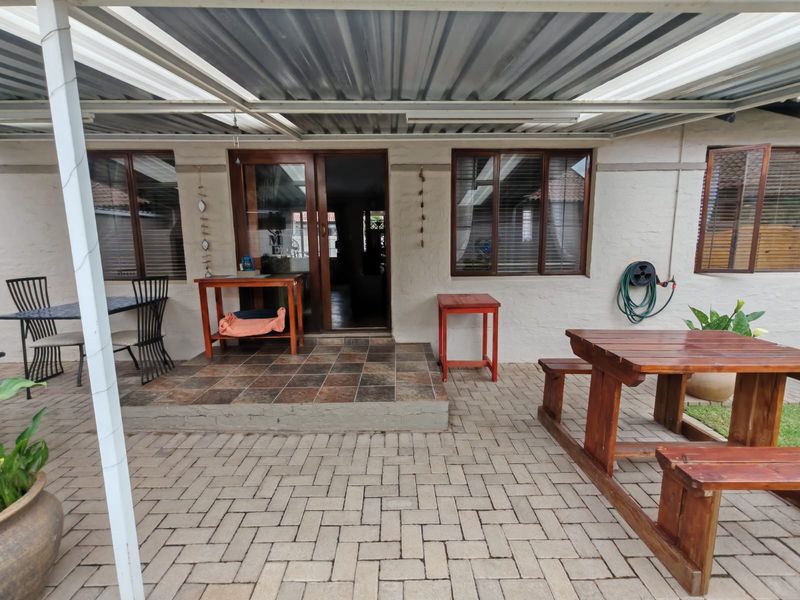 Modern 2-Bedroom Unit in a Well-Maintained Complex - Photo 4