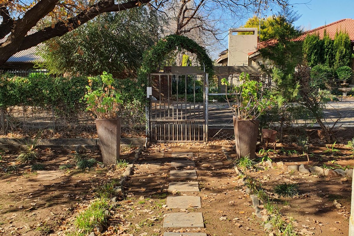 Perfect location! - Photo 3