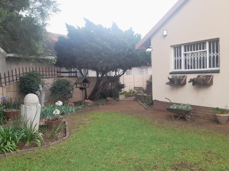 Neat as a pin 4 bedroom house for sale with flatlet - Photo 4