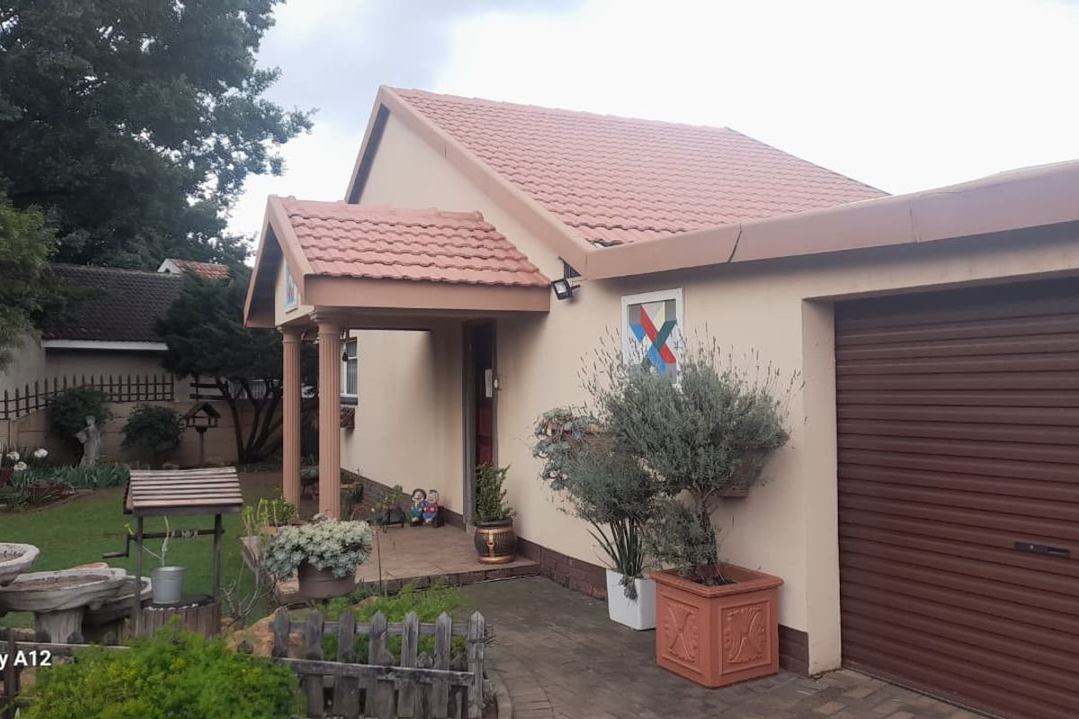 Neat as a pin 4 bedroom house for sale with flatlet - Photo 3