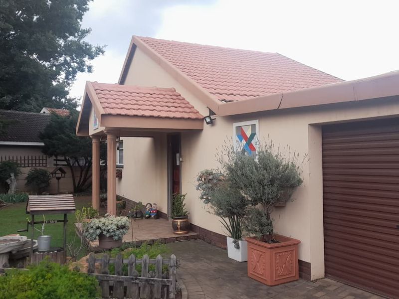 Neat as a pin 4 bedroom house for sale with flatlet - Photo 3