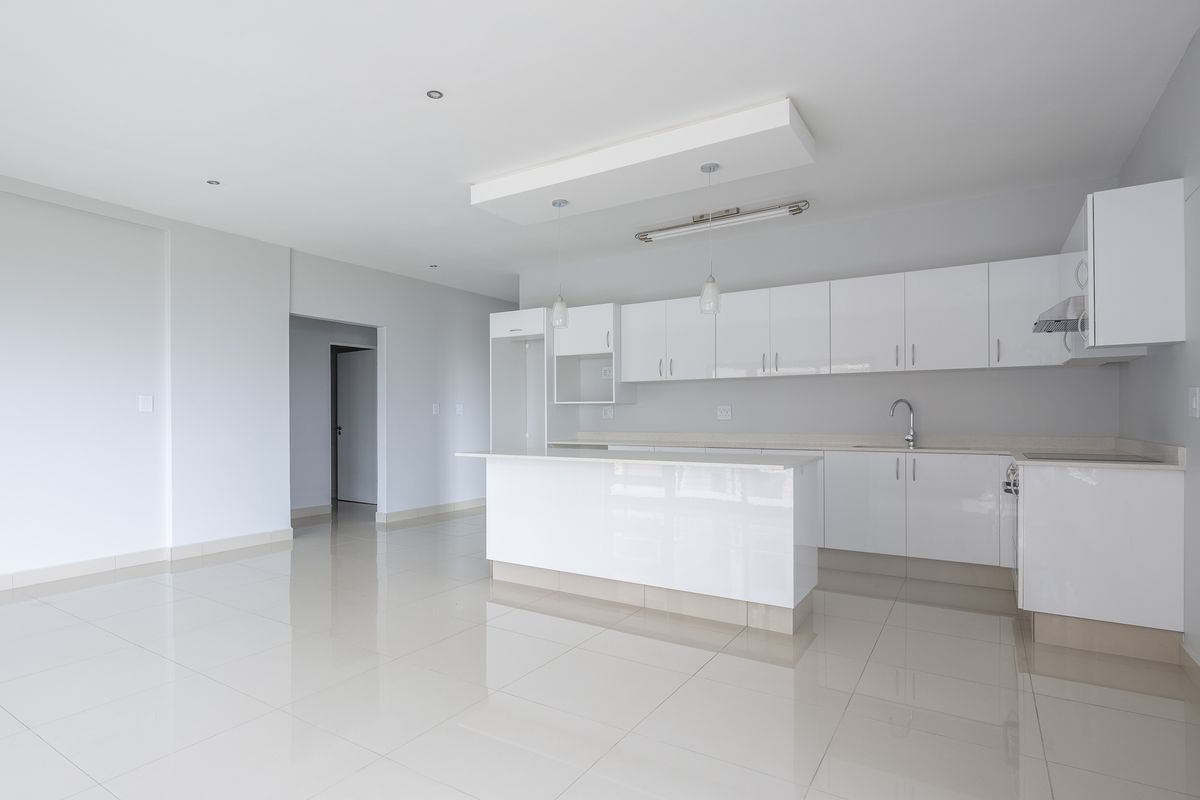 Coastal Elegance Meets Everyday Convenience 3 Bedroom Apartment - Photo 4