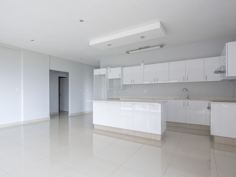 Coastal Elegance Meets Everyday Convenience 3 Bedroom Apartment - Photo 4