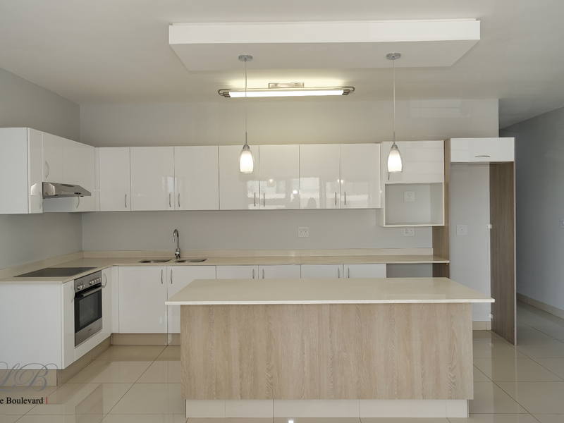 Coastal Elegance Meets Everyday Convenience 3 Bedroom Apartment - Photo 8