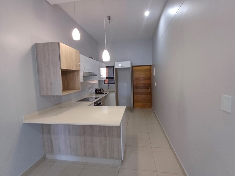 Coastal Elegance Meets Everyday Convenience 3 Bedroom Apartment - Photo 6