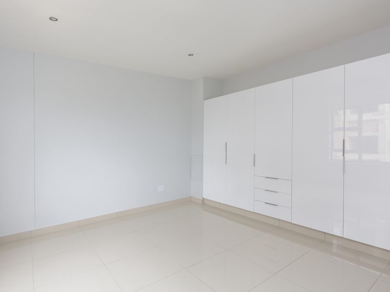 Coastal Elegance Meets Everyday Convenience 3 Bedroom Apartment - Photo 5