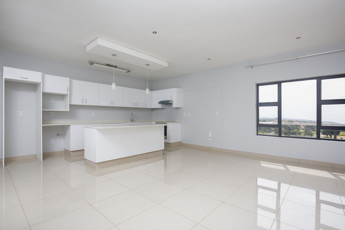 Coastal Elegance Meets Everyday Convenience 3 Bedroom Apartment - Photo 2