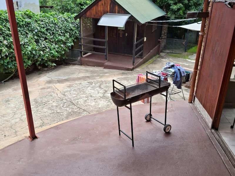Freestanding 3‐bedroom home with flat, surrounded by nature in tranquil Numbi Park. - Photo 8