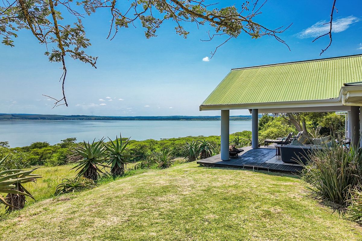 Exquisite Family Home - Photo 3