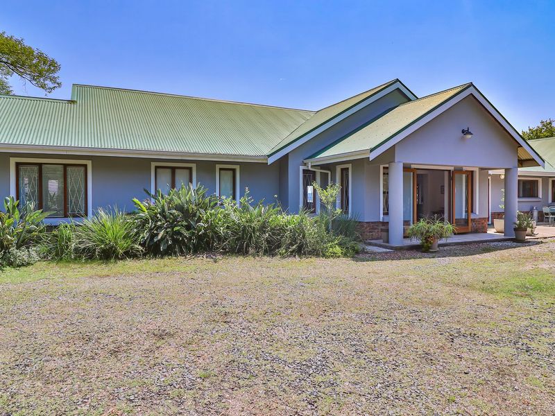 Exquisite Family Home - Photo 7