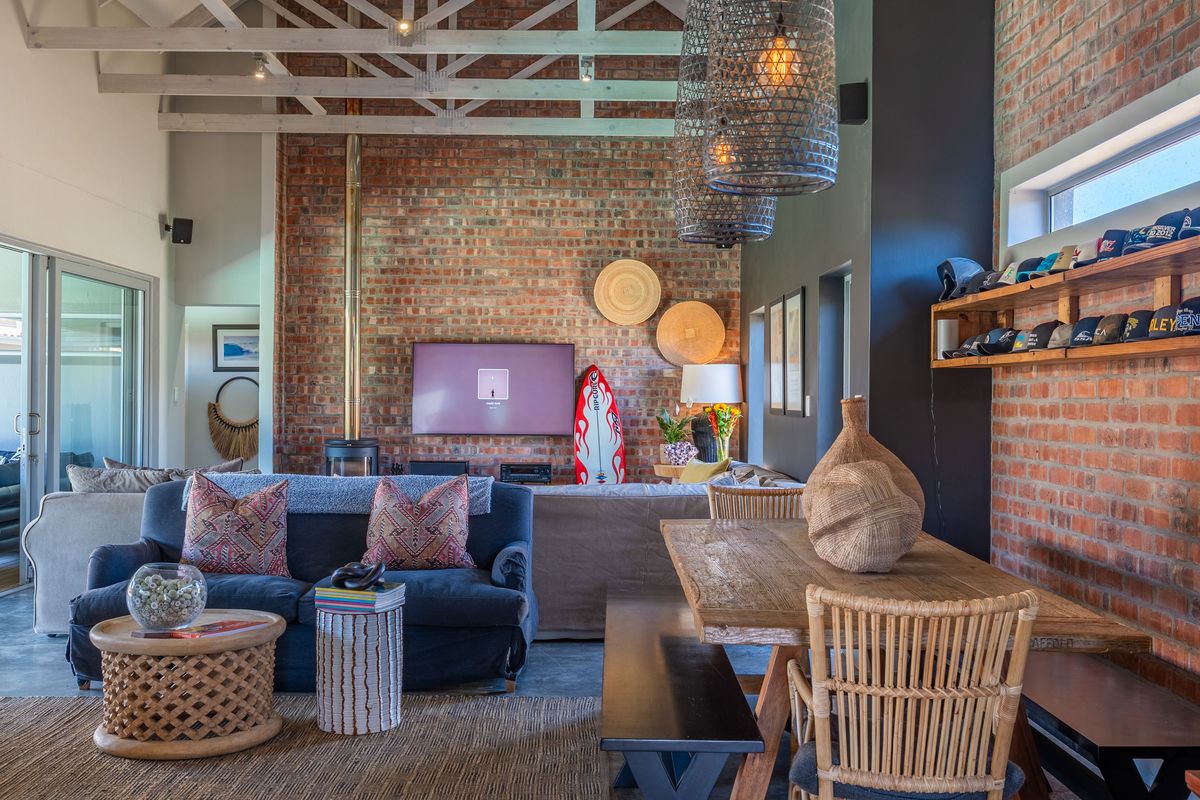 A Rare Coastal Sanctuary Just Steps from the Sea of Cape St Francis - Photo 4