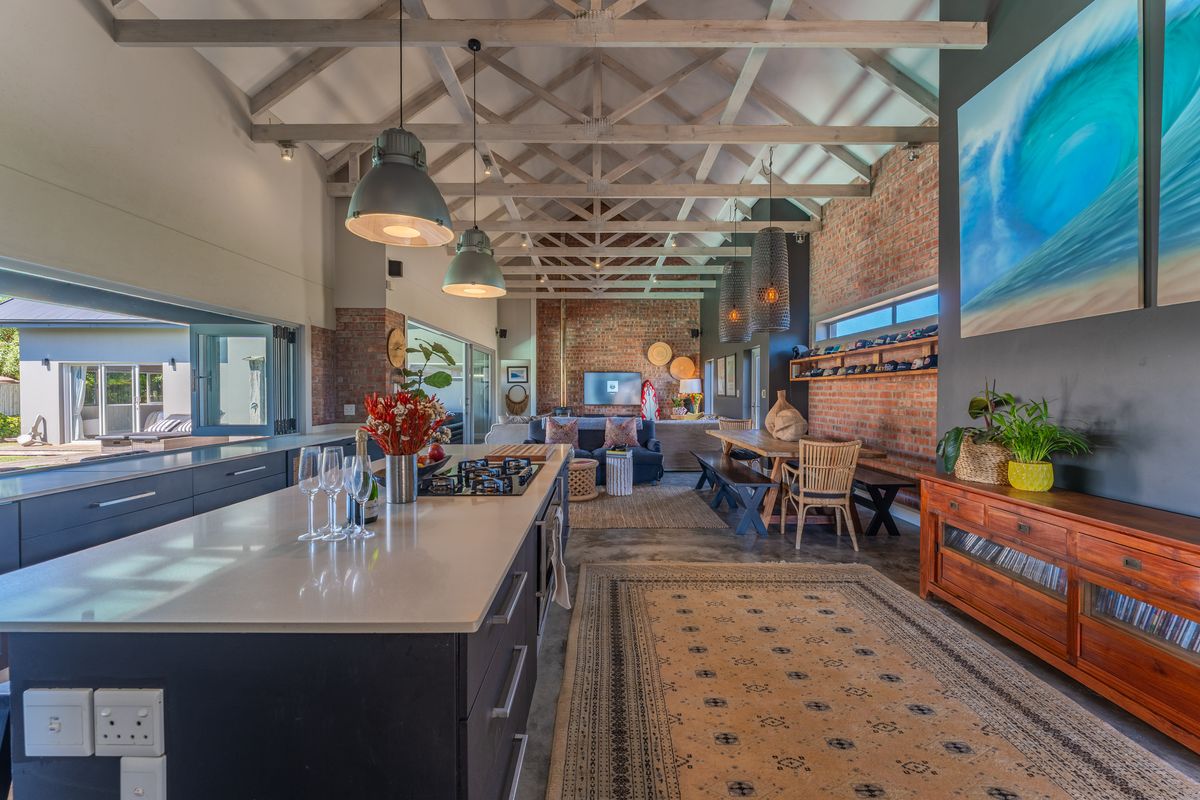 A Rare Coastal Sanctuary Just Steps from the Sea of Cape St Francis - Photo 2