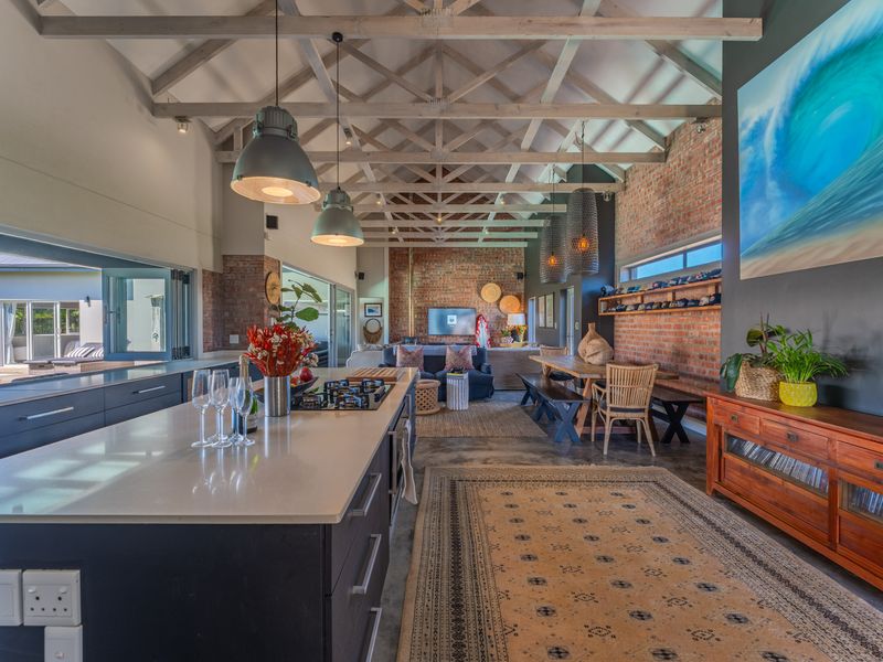 A Rare Coastal Sanctuary Just Steps from the Sea of Cape St Francis - Photo 2