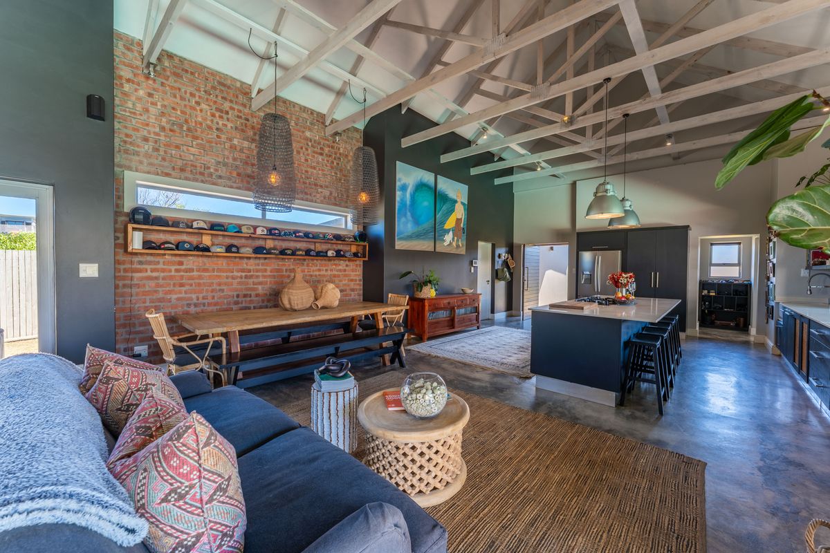 A Rare Coastal Sanctuary Just Steps from the Sea of Cape St Francis - Photo 5