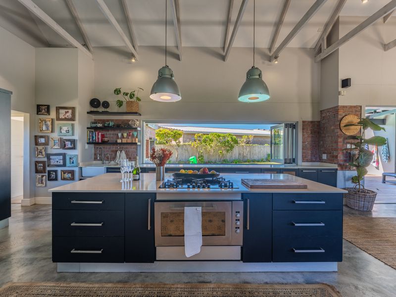 A Rare Coastal Sanctuary Just Steps from the Sea of Cape St Francis - Photo 3