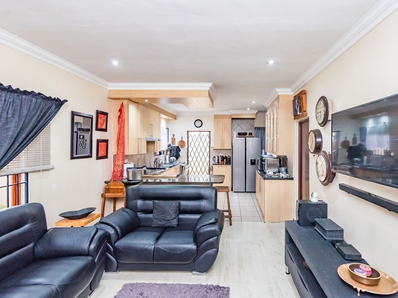 Contemporary Elegance in Theoschea Estate, Chancliff Ridge - Photo 4