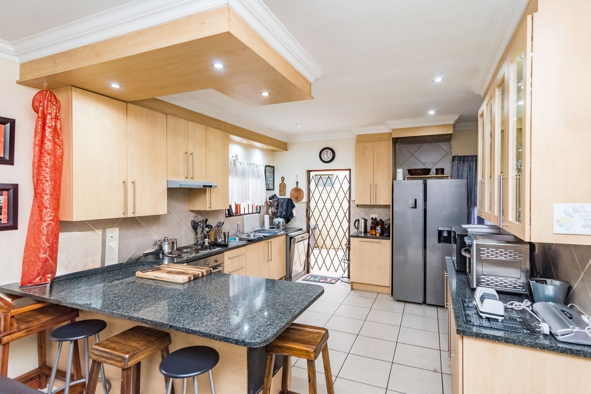 Contemporary Elegance in Theoschea Estate, Chancliff Ridge - Photo 5