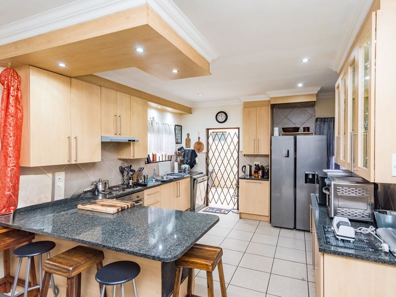 Contemporary Elegance in Theoschea Estate, Chancliff Ridge - Photo 5