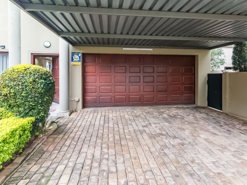 Contemporary Elegance in Theoschea Estate, Chancliff Ridge - Photo 2