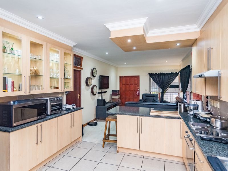 Contemporary Elegance in Theoschea Estate, Chancliff Ridge - Photo 7