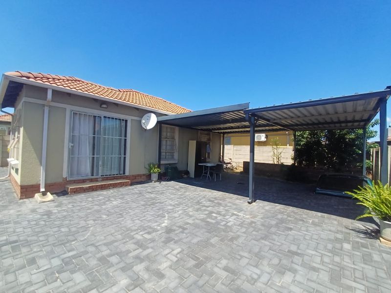 Secure Estate Living with Expansion Potential - Photo 2