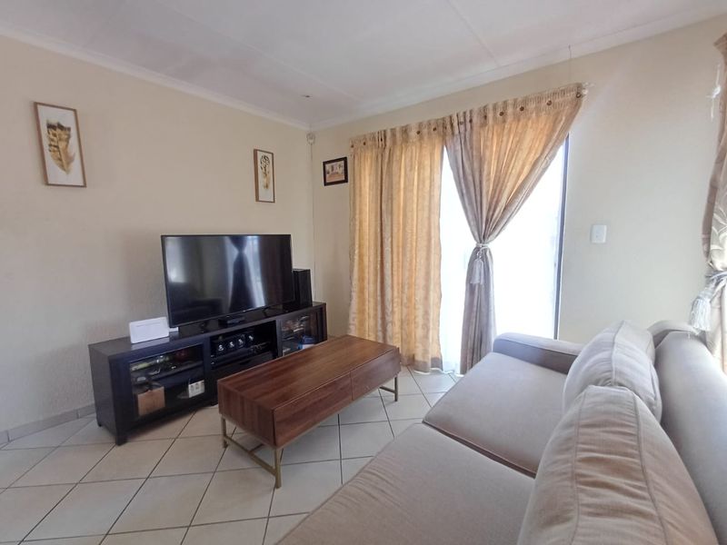 Secure Estate Living with Expansion Potential - Photo 6