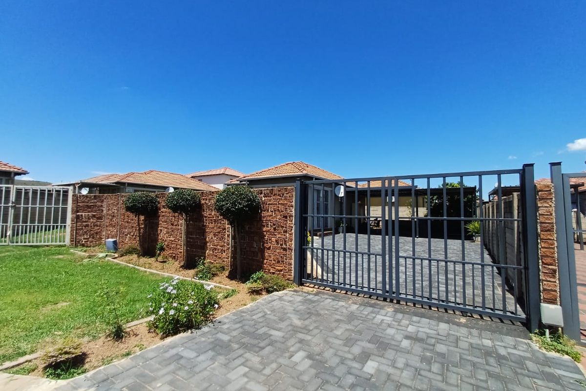 Secure Estate Living with Expansion Potential - Photo 3