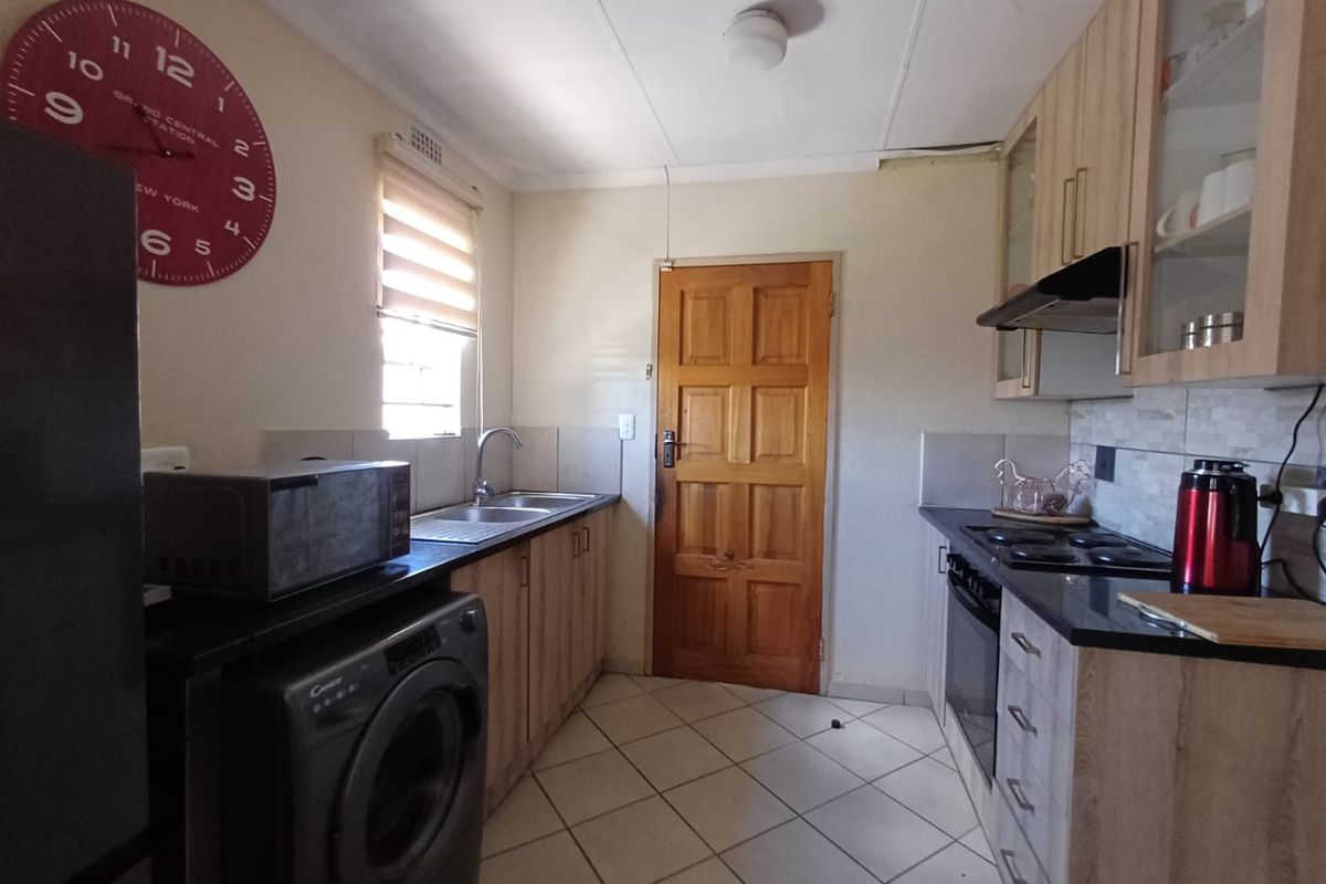 Secure Estate Living with Expansion Potential - Photo 5