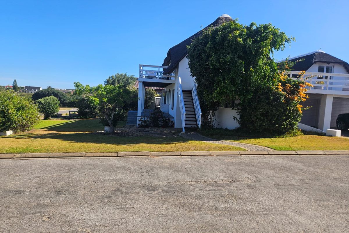 Beachy Elegance with Panoramic Estuary and Sea Views | Little England, Stilbaai - Photo 3
