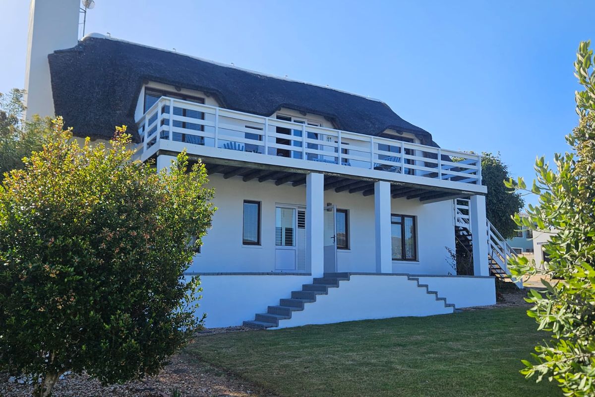 Beachy Elegance with Panoramic Estuary and Sea Views | Little England, Stilbaai - Photo 2