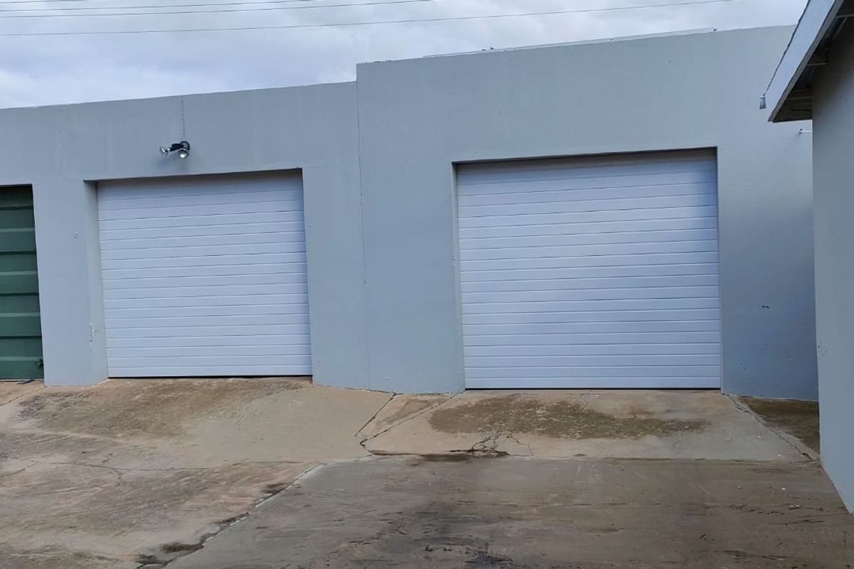 A Warm & Timeless Home in the Heart of Eendekuil – Cape Rooibos Region - Photo 3