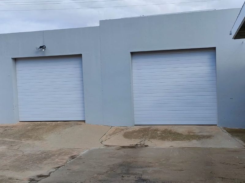 A Warm & Timeless Home in the Heart of Eendekuil – Cape Rooibos Region - Photo 3