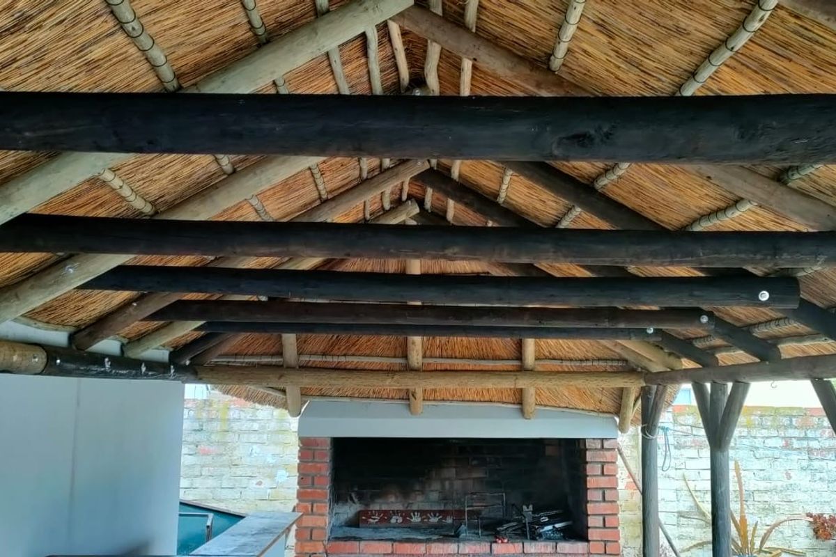 A Warm & Timeless Home in the Heart of Eendekuil – Cape Rooibos Region - Photo 4