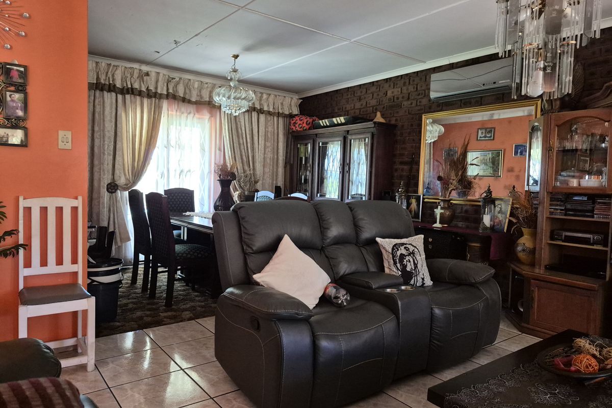 Family Home in Pelham - Photo 5