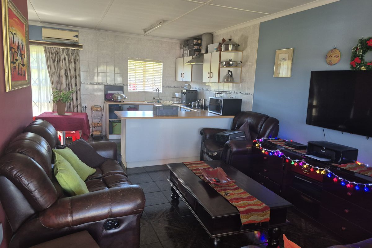 Family Home in Pelham - Photo 3