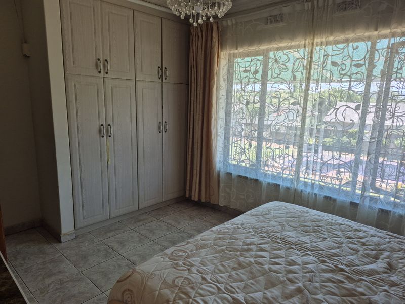 Family Home in Pelham - Photo 9