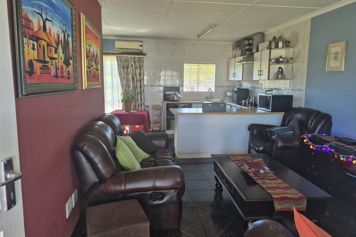 Family Home in Pelham - Photo 4