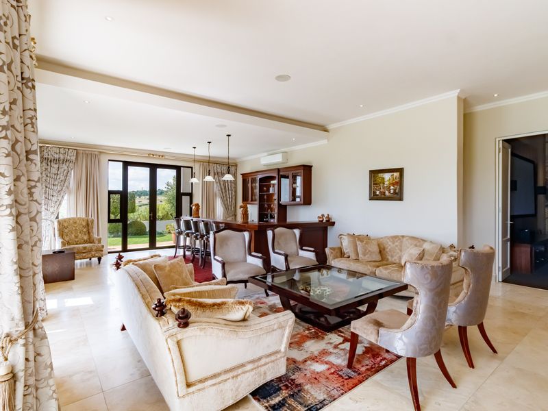 A mansion in an Equestrain Estate. - Photo 5