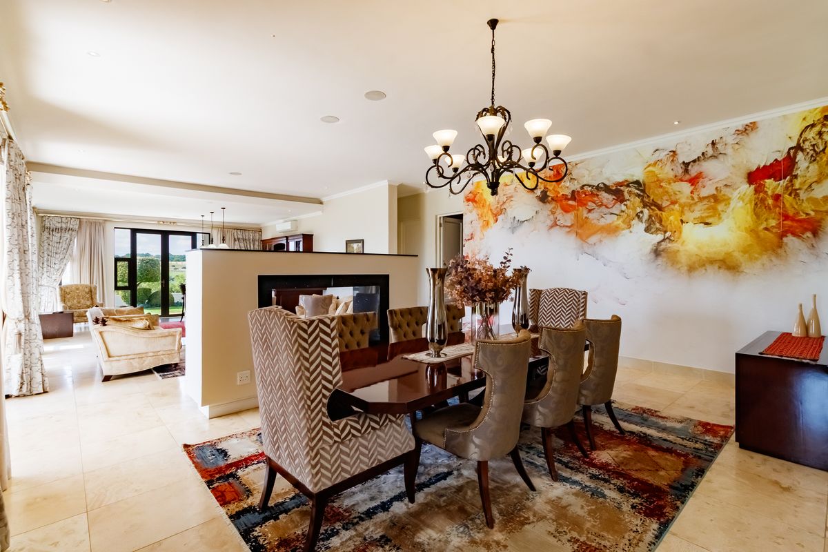 A mansion in an Equestrain Estate. - Photo 4