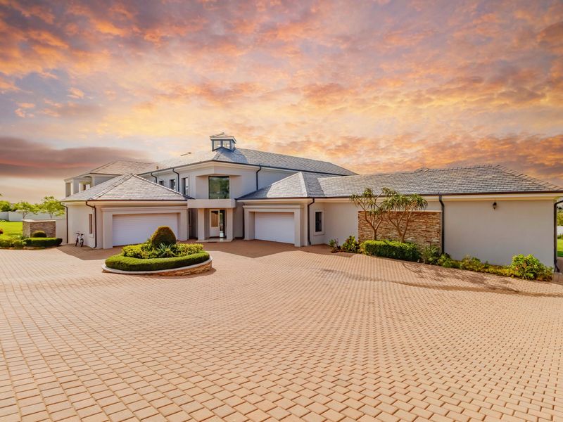 A mansion in an Equestrain Estate. - Photo 3