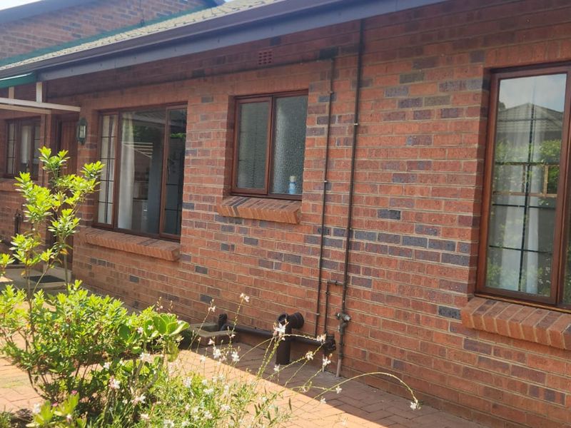 Lovely neat home in Amber Valley - Photo 4