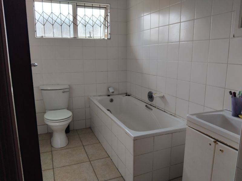 Smart buy, well Located 3 bedroom Haven Hills Home - Photo 9