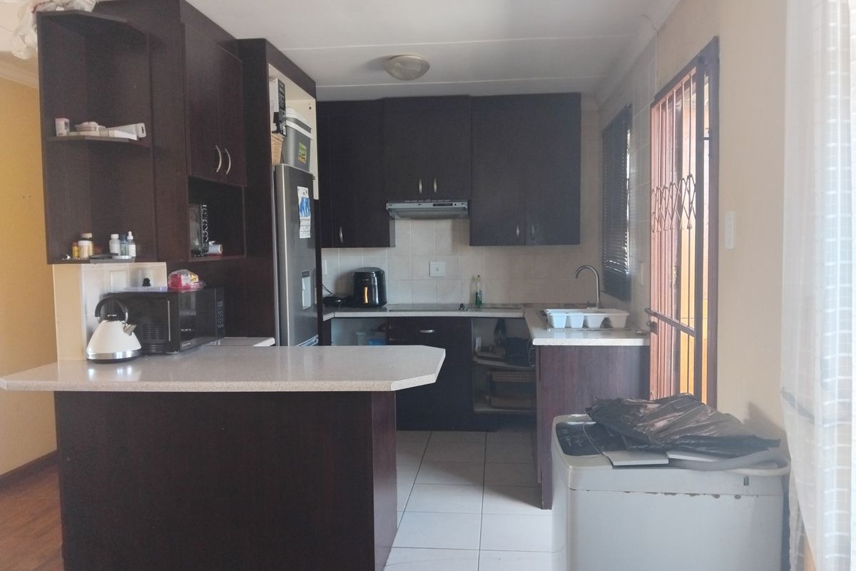 Smart buy, well Located 3 bedroom Haven Hills Home - Photo 4