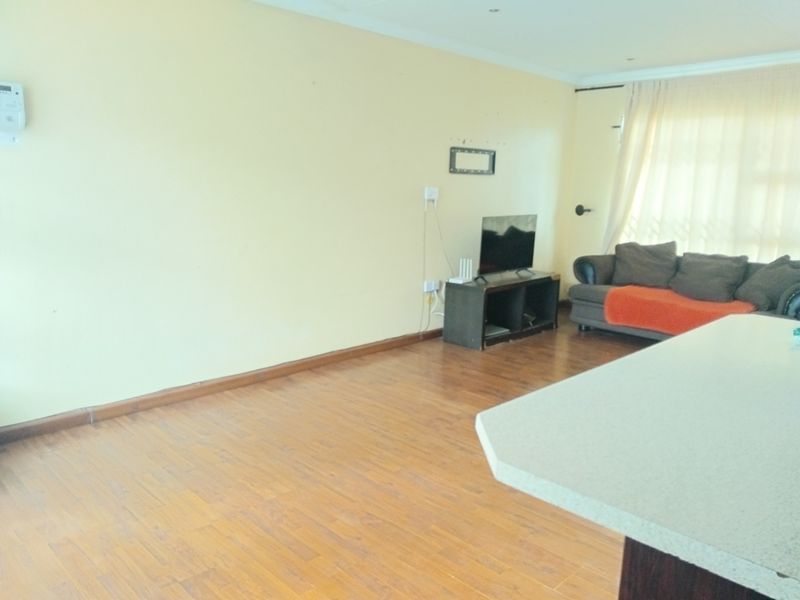 Smart buy, well Located 3 bedroom Haven Hills Home - Photo 3