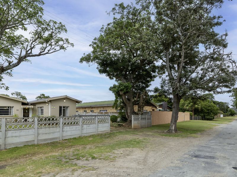 Solid, Spacious & Perfectly Positioned Near the Kowie River in Port Alfred - Photo 6
