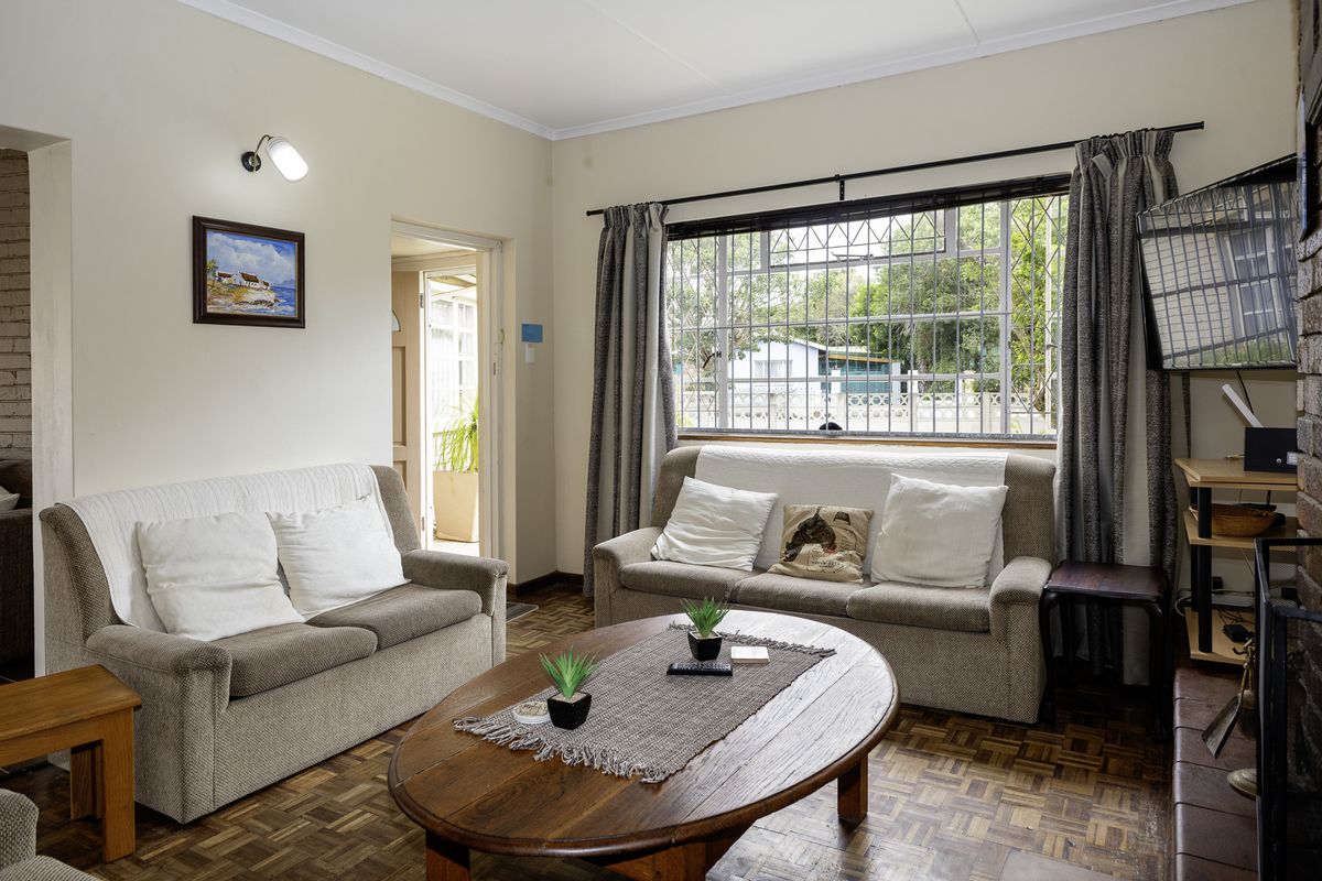 Solid, Spacious & Perfectly Positioned Near the Kowie River in Port Alfred - Photo 2